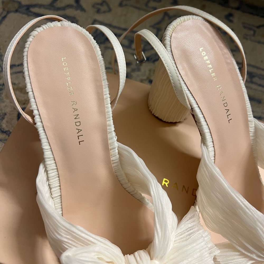 Loeffler Randall Pearl White Camellia Bow Sandals Heels size 10 - Picture 4 of 7